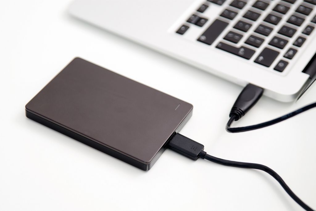 外付けハードドライブを搭載したノートブックPC